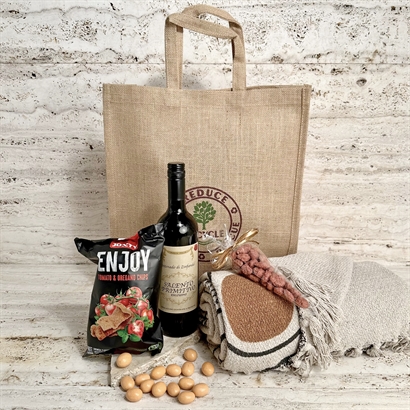 Bloomingville Plaid recycled med Rødvin, snacks og chokolade